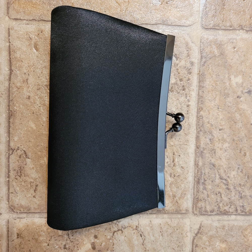 New Clutch With Optional Strap - image 3